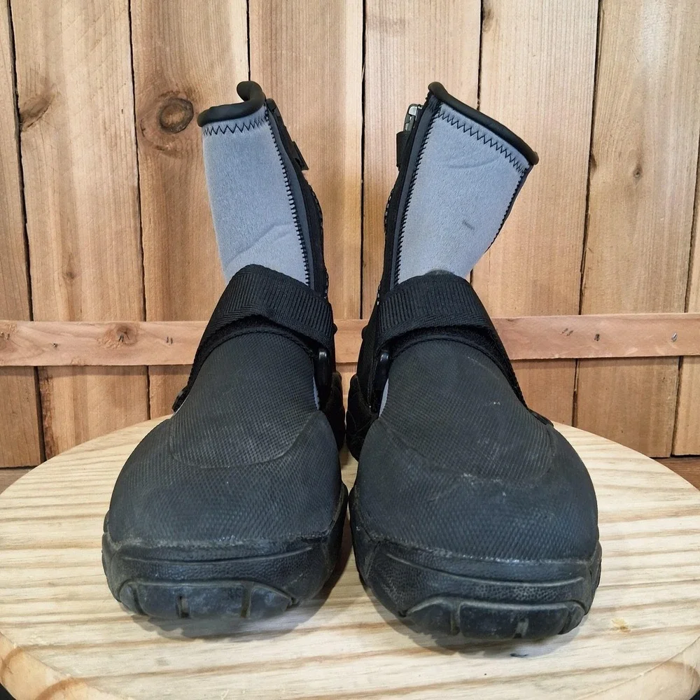 NRS Titanium Water Shoes Boots Mens 9 Black Gray Neoprene Zip Strap Kayak Raft